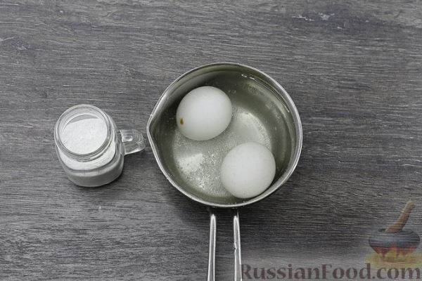 Гречневая каша с яйцом, колбасой и луком