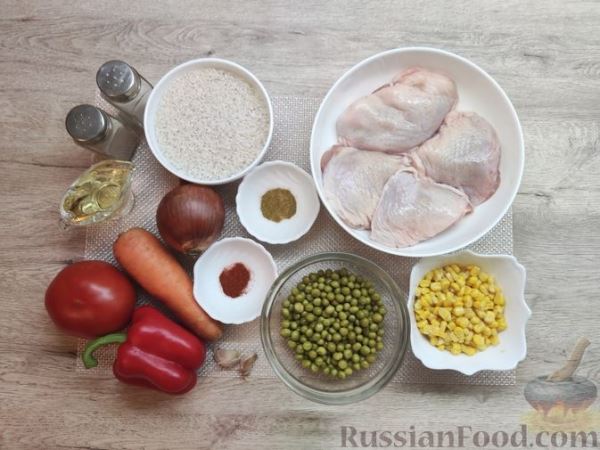 Куриные бёдрышки с рисом, овощами, горошком и кукурузой (на сковороде)