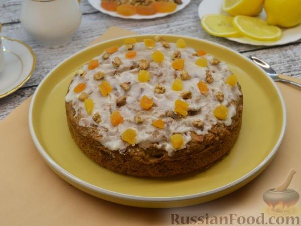 Постный пирог на растительном масле, с сушёными фруктами, орехами и сахарной глазурью