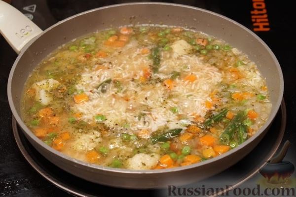 Рис с замороженными овощами (на сковороде)