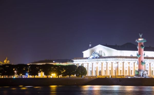 Санкт-Петербург поддержит развитие туризма субсидиями<br />
