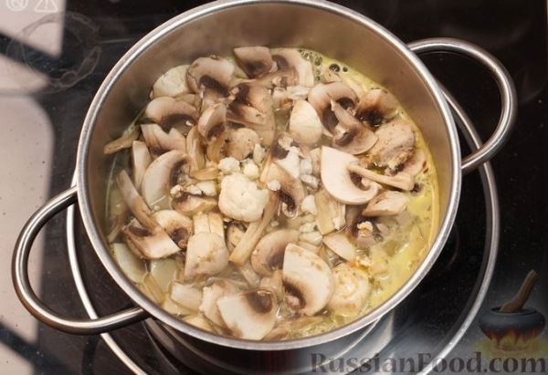 Суп с цветной капустой, грибами, рисом и сливками