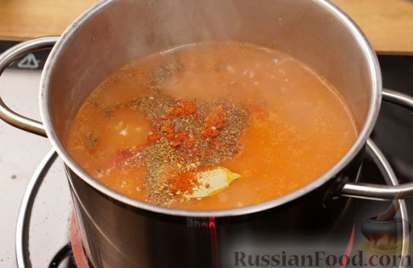 Томатный суп с копчёными рёбрышками и рисом