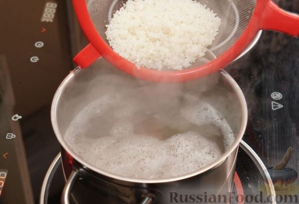 Томатный суп с копчёными рёбрышками и рисом